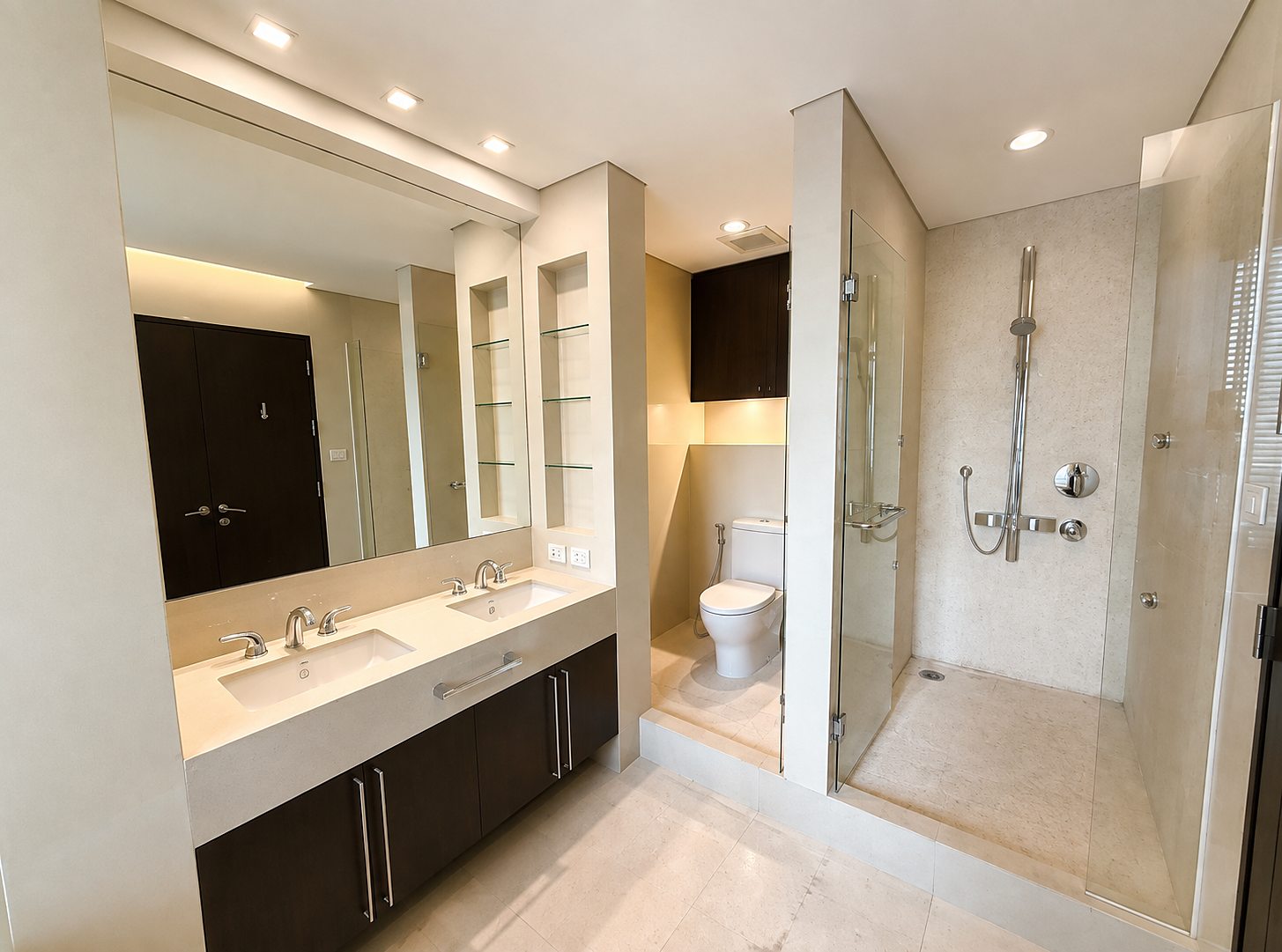 The Park Chidlom: Master bathroom