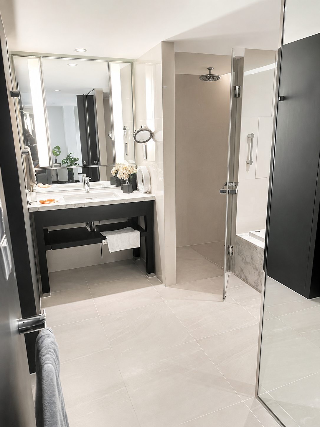 The Private Residence Rajdamri: Bathroom