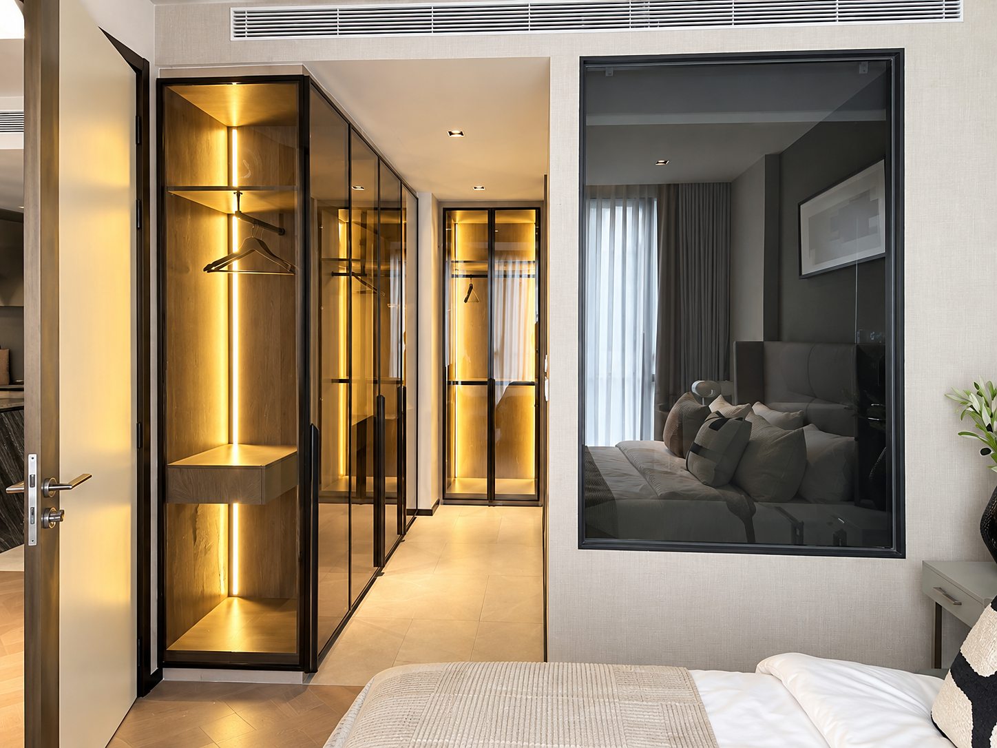 The Reserve 61 Hideaway: Walk-in closet and bedroom