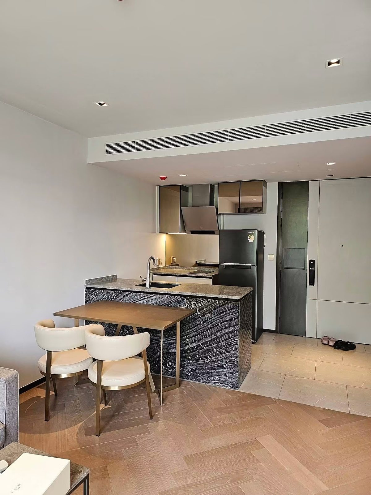 The Reserve 61 Hideaway: Kitchen and dining area
