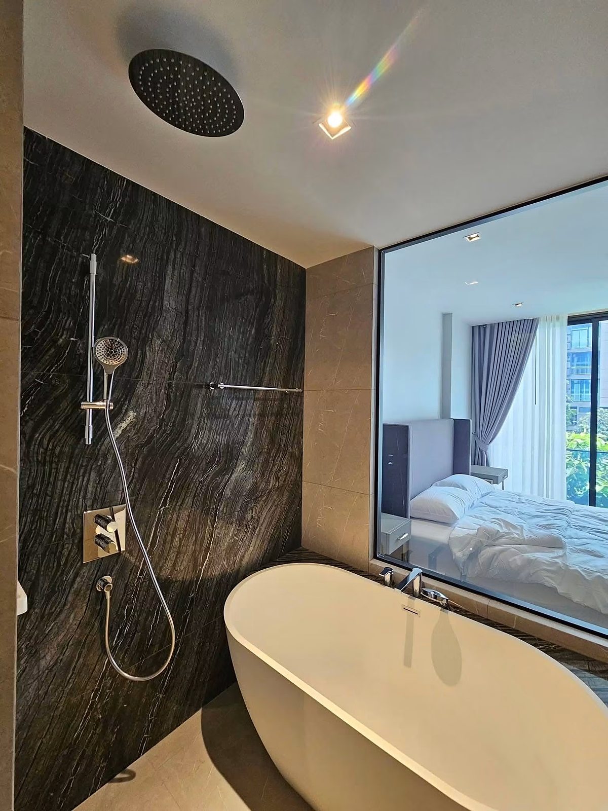 The Reserve 61 Hideaway: Bathroom with bathtub