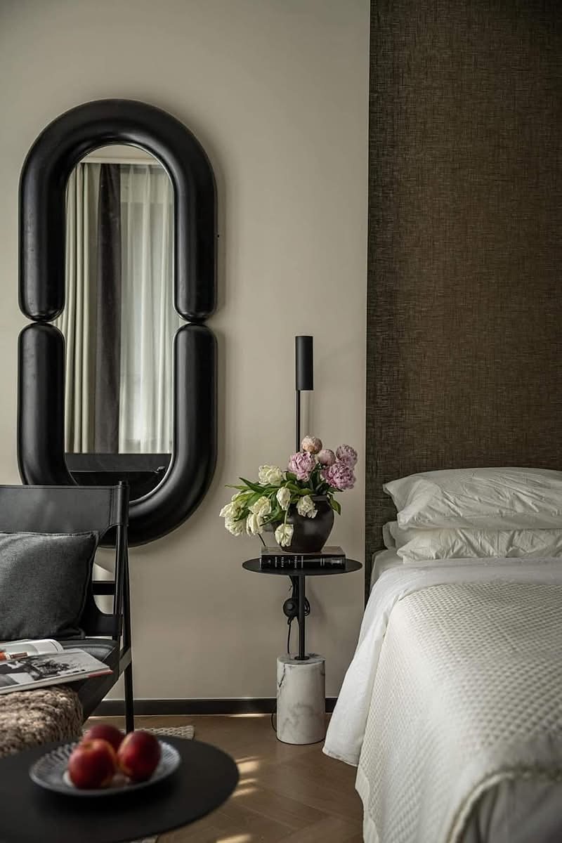 The Reserve Sukhumvit 61: Bedroom corner [show unit]
