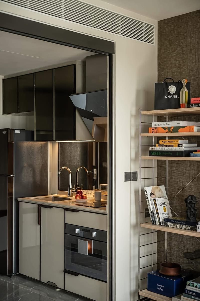 The Reserve Sukhumvit 61: Kitchen [show unit]