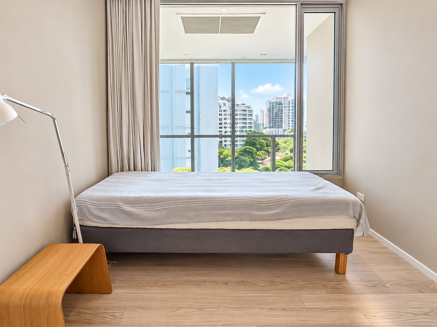 The Room Sukhumvit 21: Bedroom