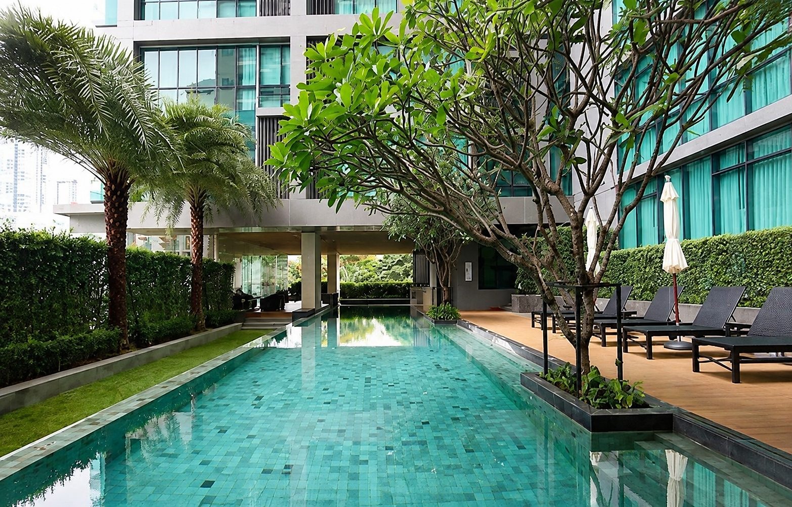 The Room Sukhumvit 21: Swimming pool