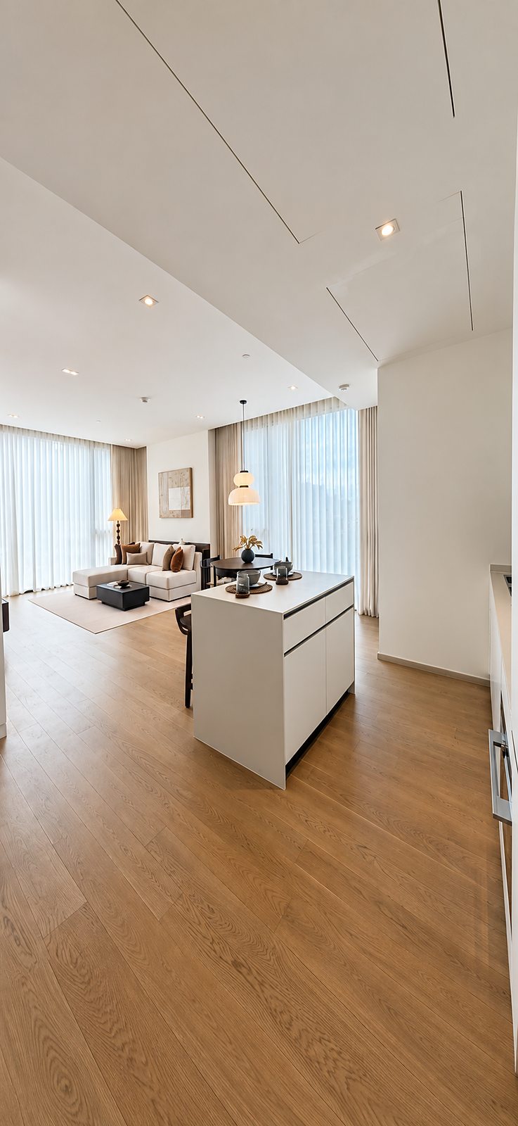 The Strand Thonglor: Kitchen and living area