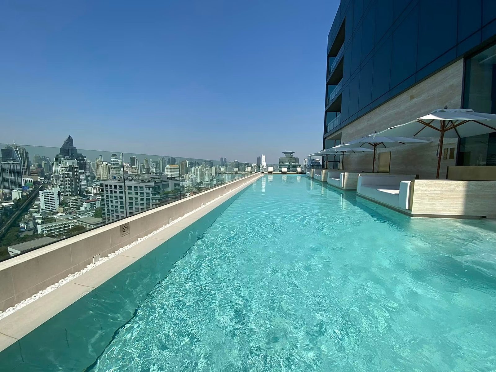 The Strand Thonglor: Rooftop swimming pool