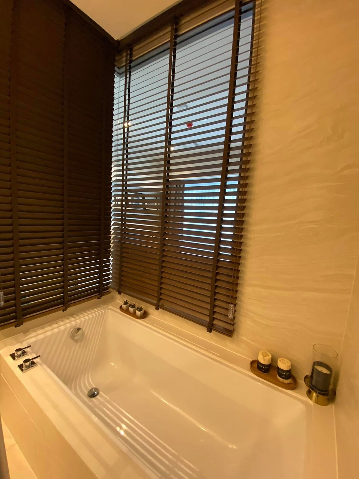 The Strand Thonglor: Bathtub