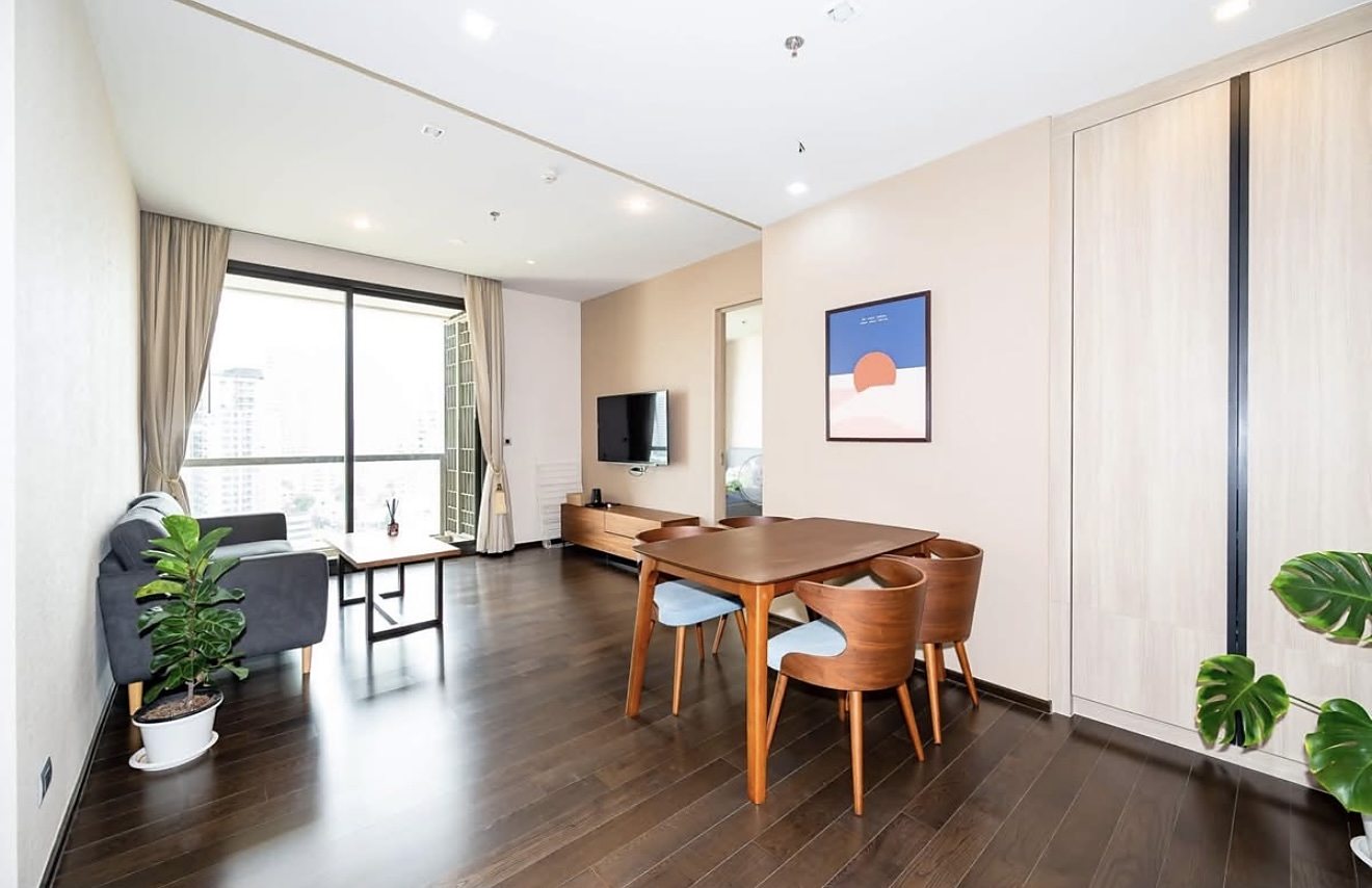 The XXXIX: Living and dining area