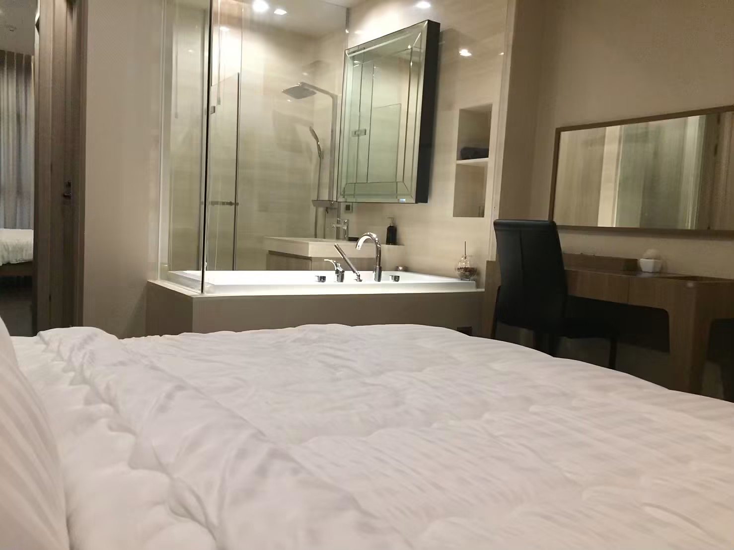 The XXXIX: Bedroom and bathroom