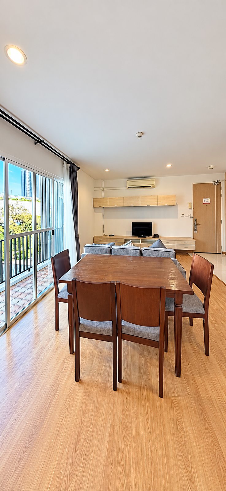 Thonglor Residence 21 · 2-Bedroom: Dining area