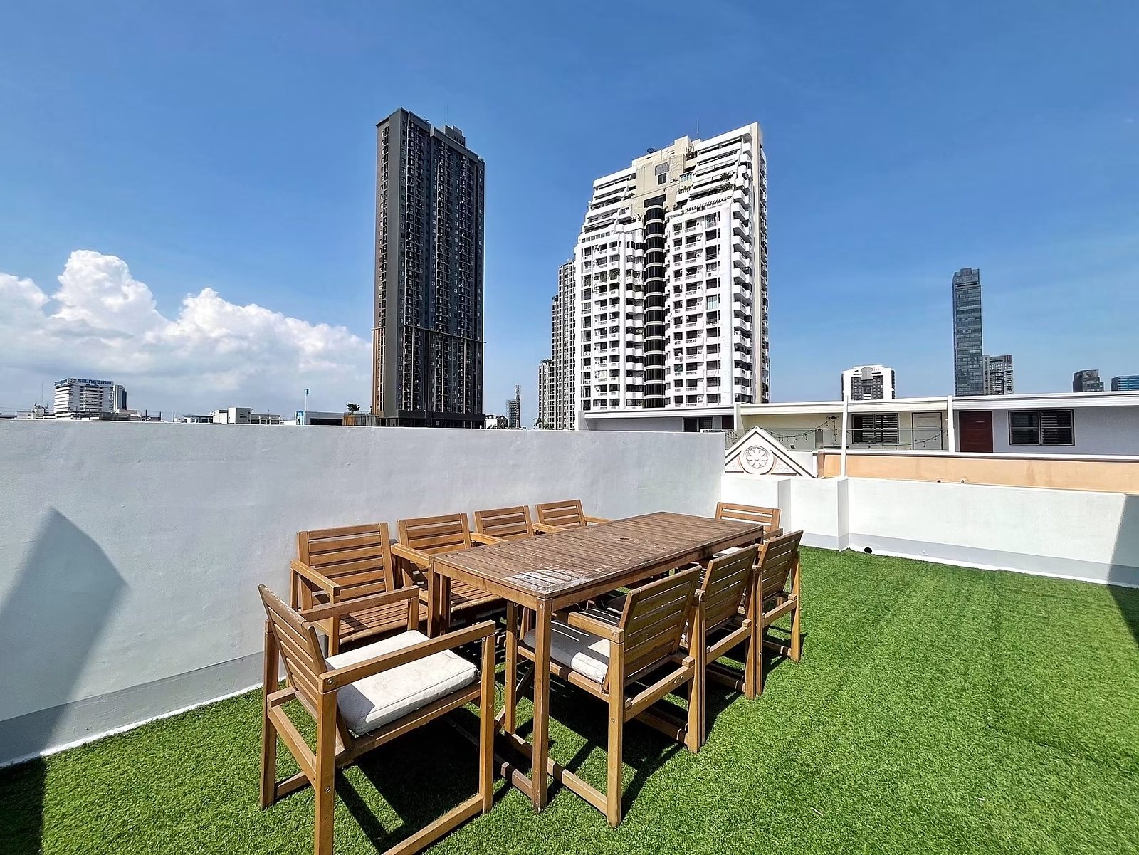 Thonglor Soi 25 5-storey House: Rooftop terrace