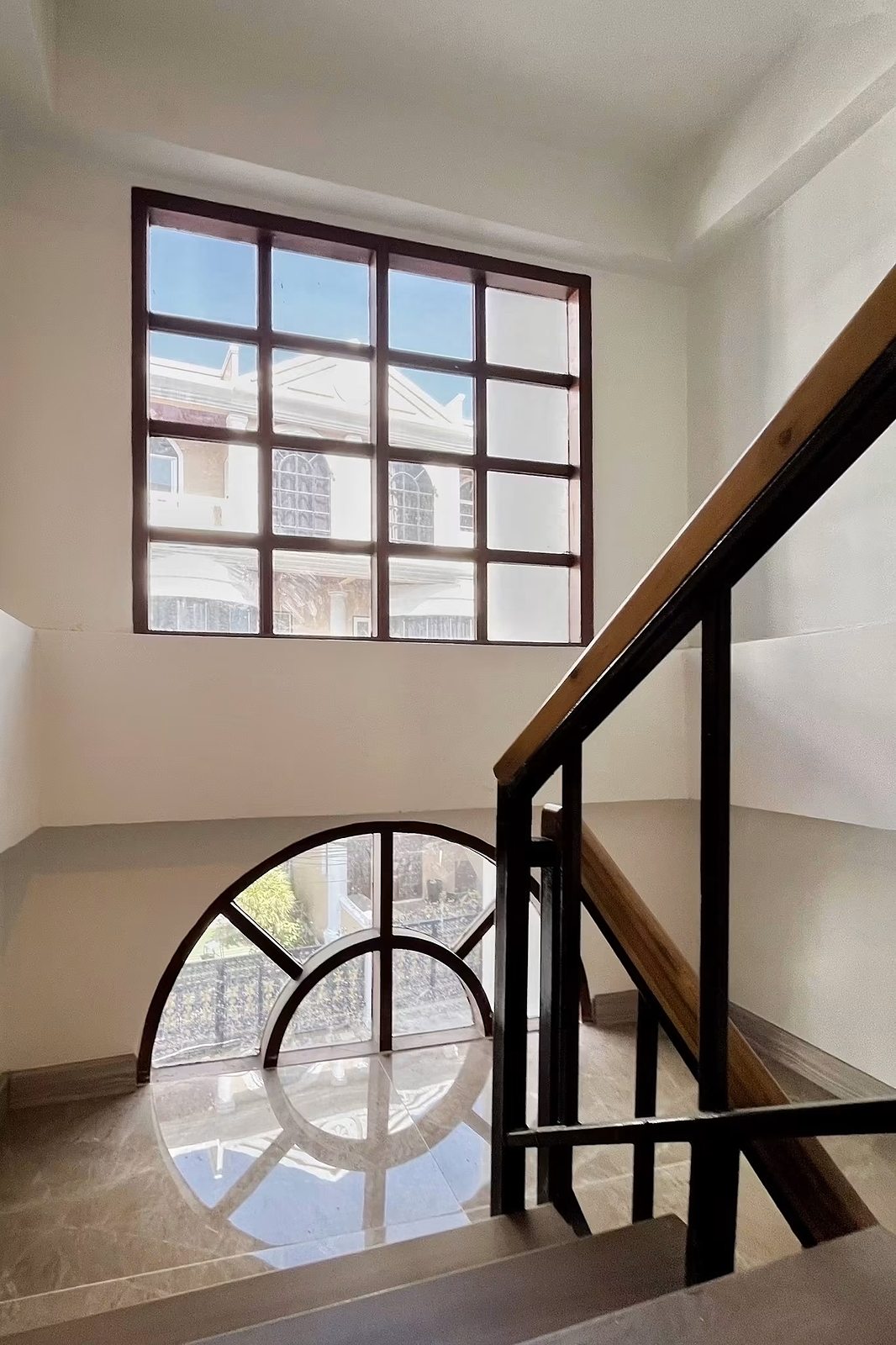 Thonglor Soi 25 5-storey House: Staircase