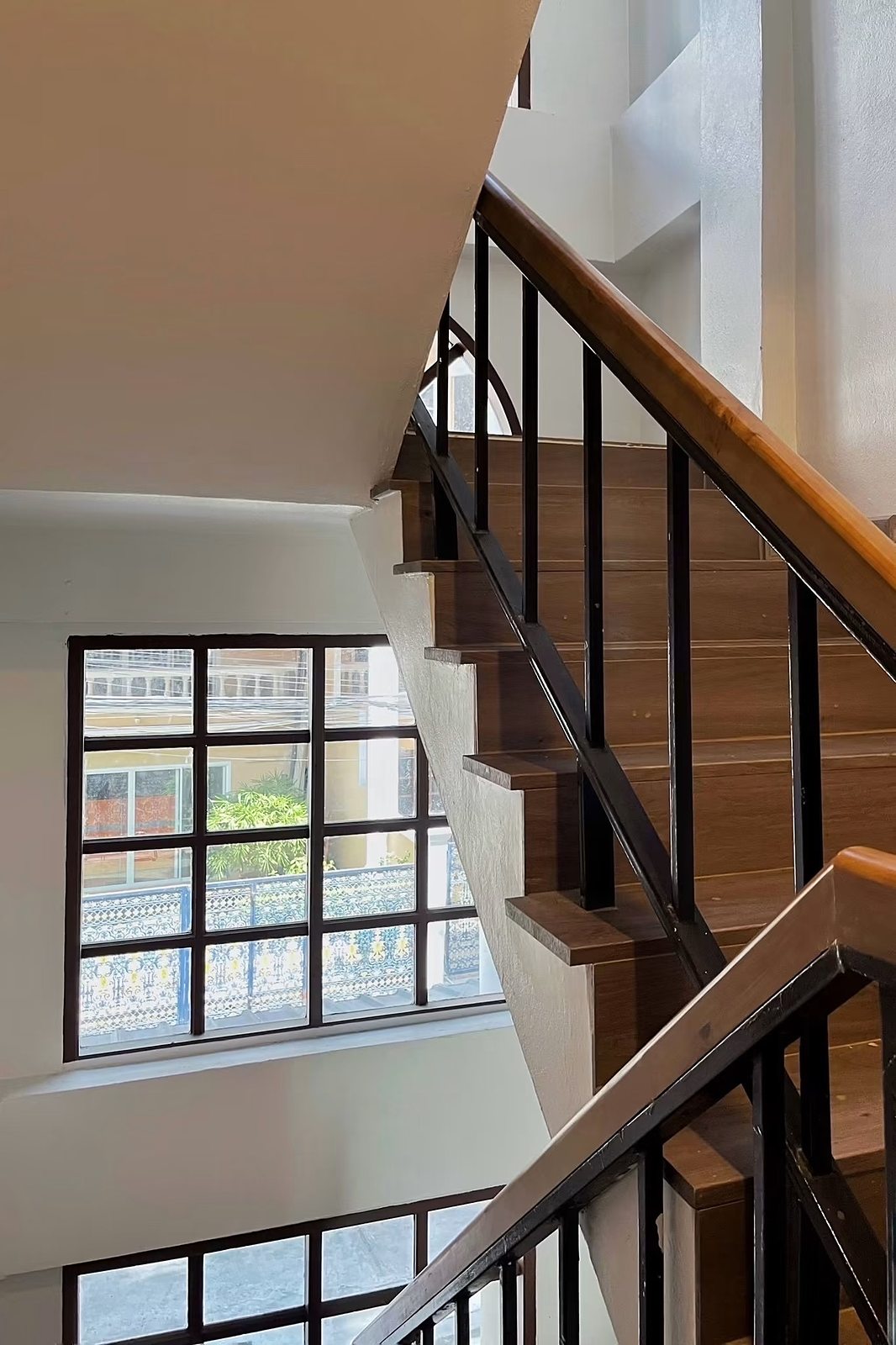 Thonglor Soi 25 5-storey House: Staircase