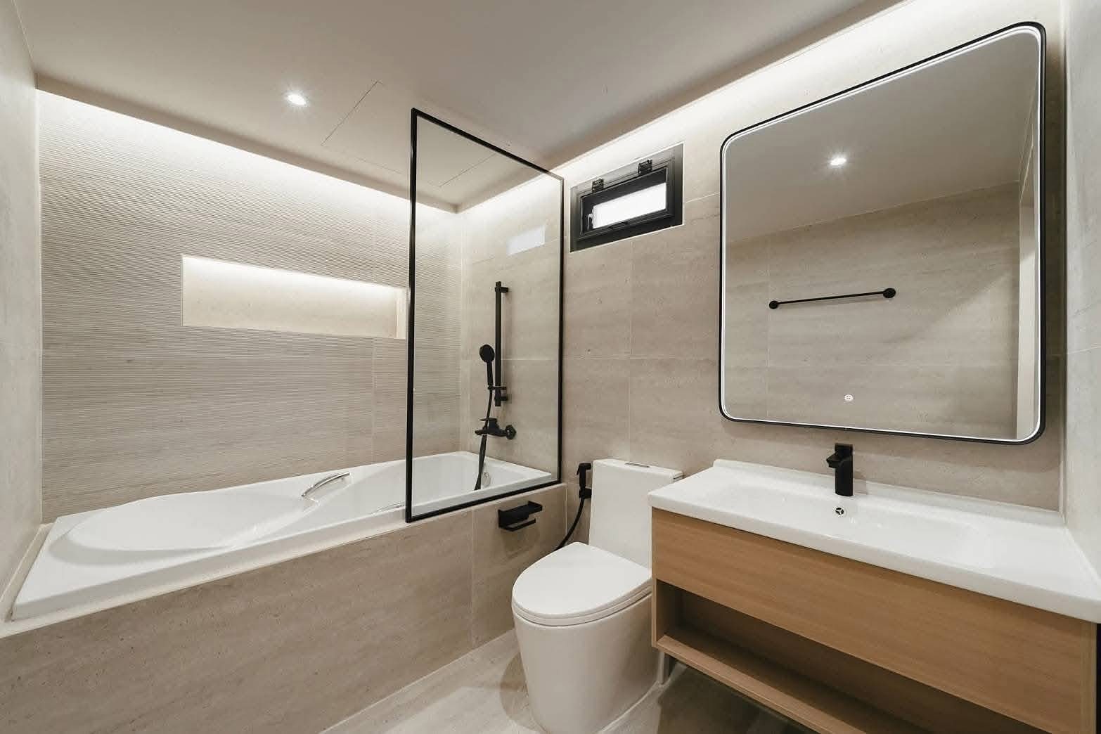 Townhome near Ekkamai/Thonglor – Phra Khanong: Bathroom