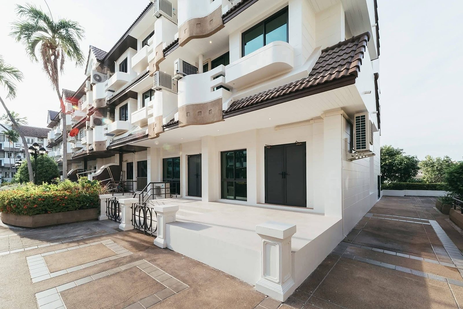 Townhome near Ekkamai/Thonglor – Phra Khanong: Townhouse exterior