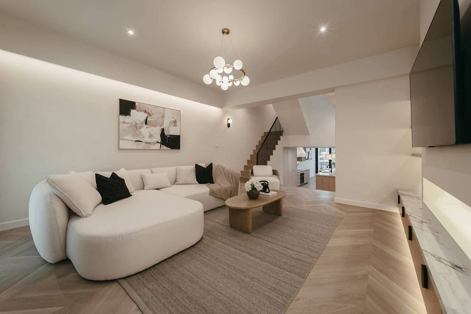 Townhome near Ekkamai/Thonglor – Phra Khanong: Living room