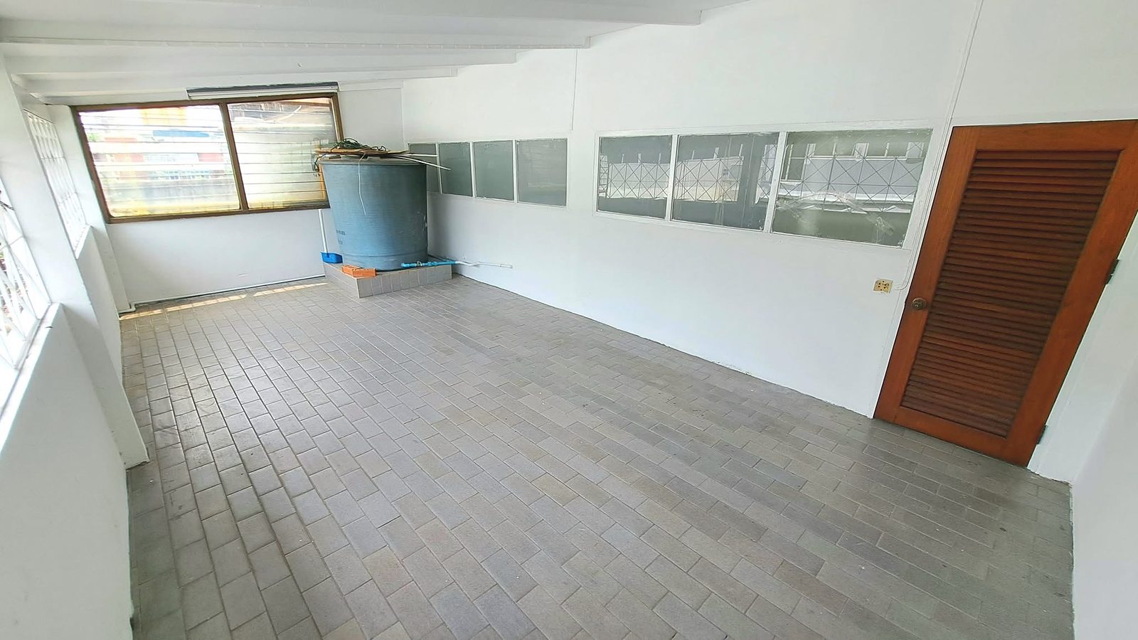 Townhouse / Home Office — Ekkamai 22: Upper floor room