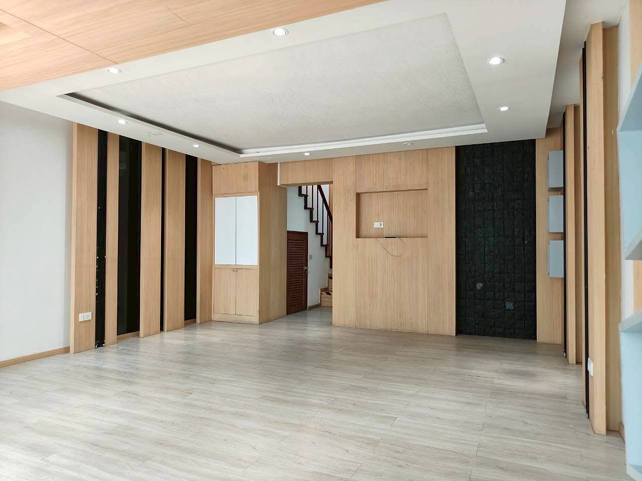 Townhouse — opposite Thonglor Soi 25 (exact address unknown)