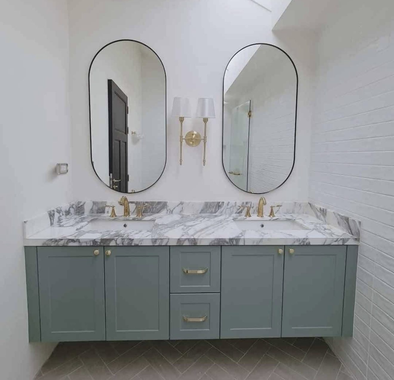 Townhouse — Pridi Banomyong 42 (house no. unknown): Bathroom double vanity