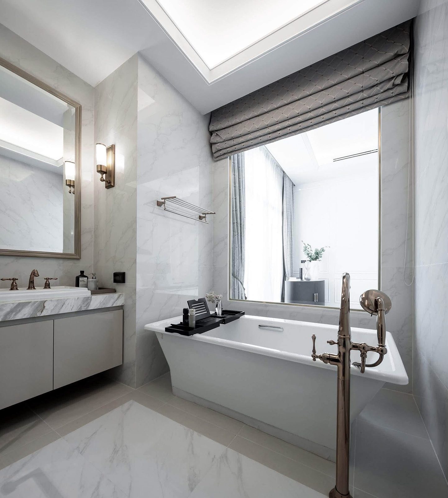 Ultra Luxury House Ekkamai 22: Bathroom with bathtub