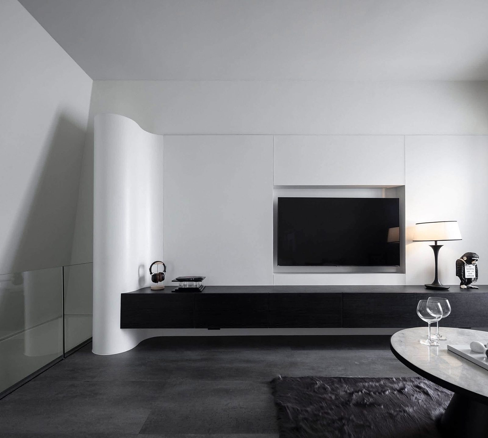 Ultra Luxury House Ekkamai 22: TV lounge