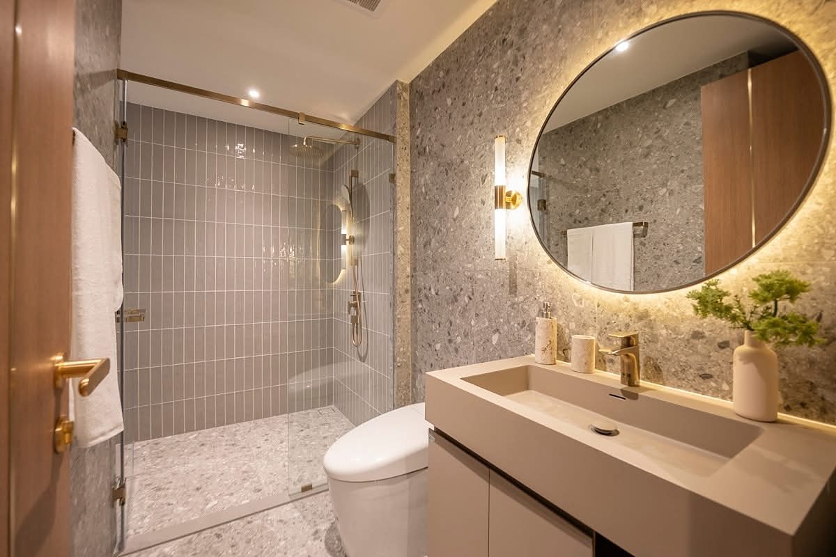 Via 34: Bathroom