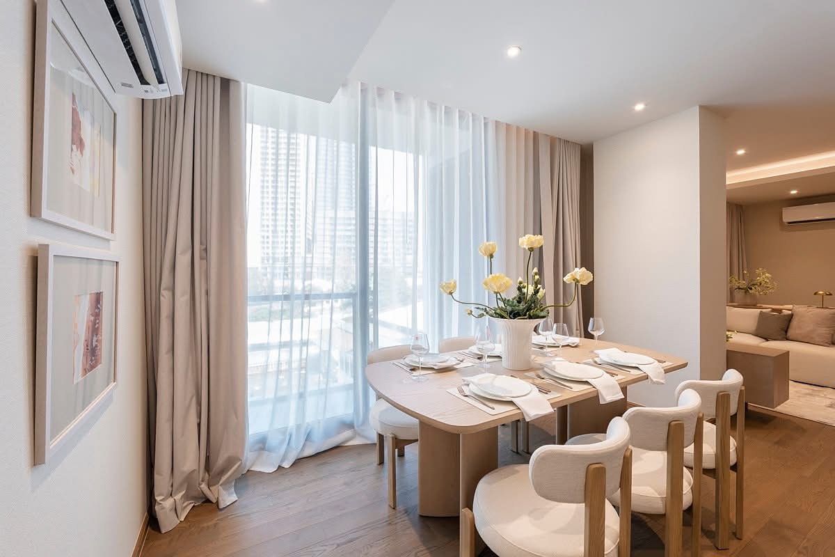 Via 34: Dining area