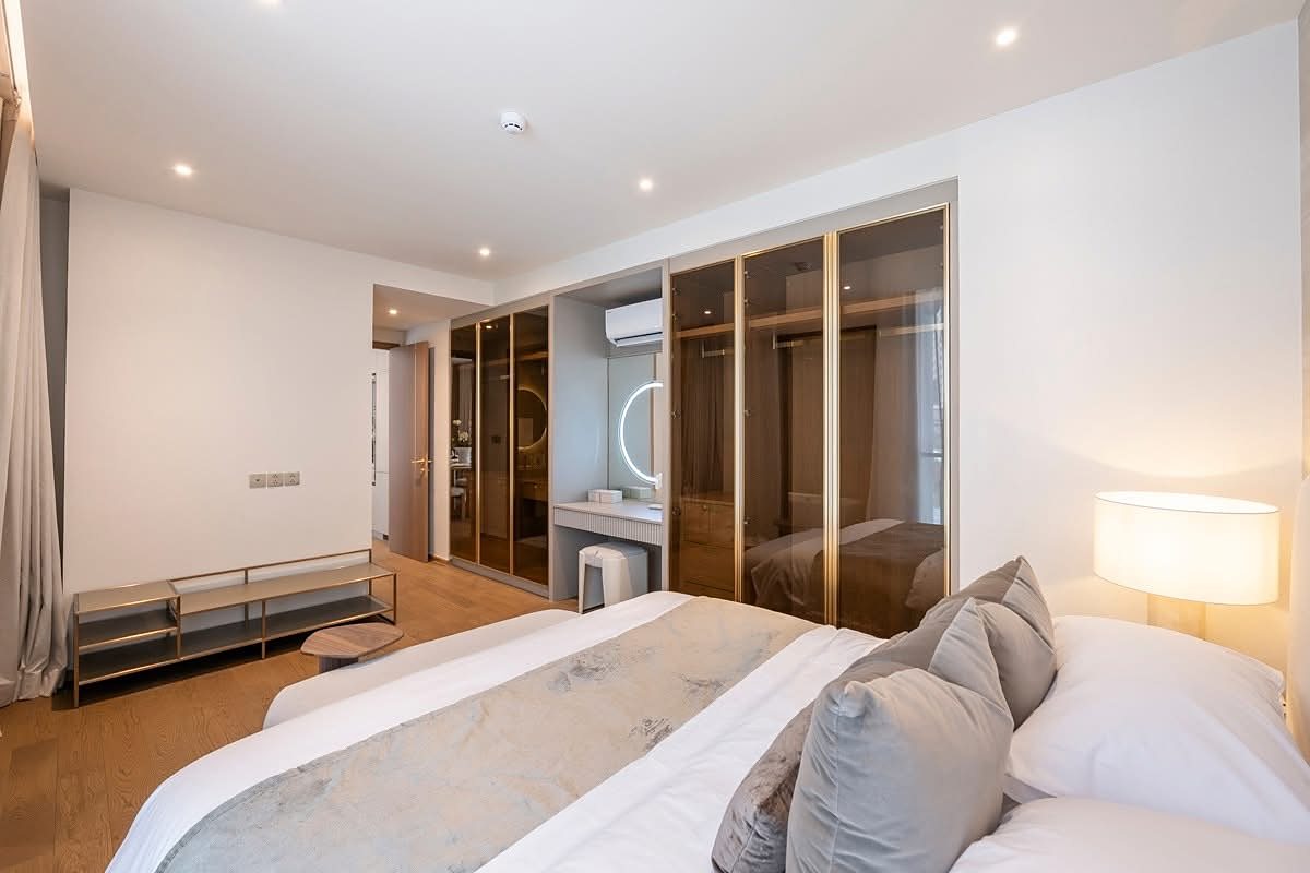 Via 34: Master bedroom