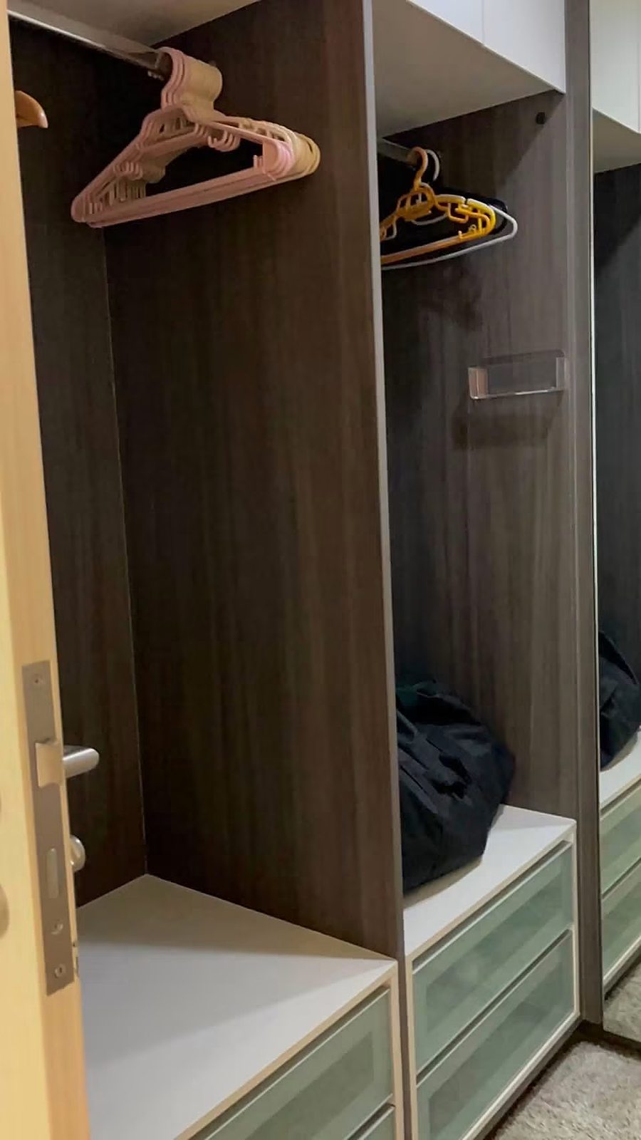 Via 49: Wardrobe
