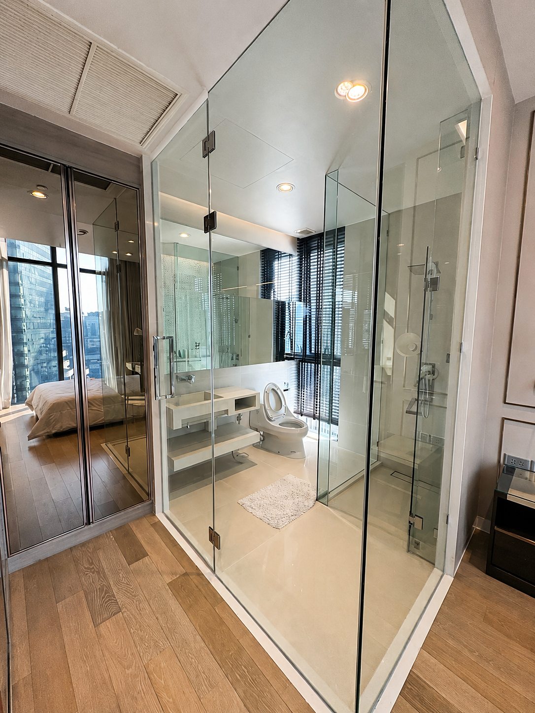Vittorio 39: Bathroom