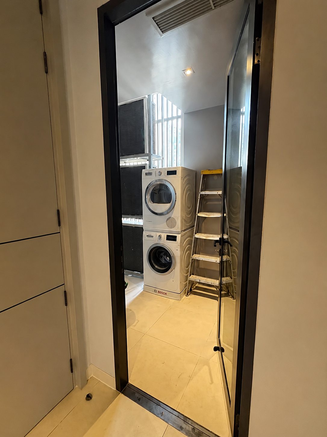 Vittorio 39: Laundry room