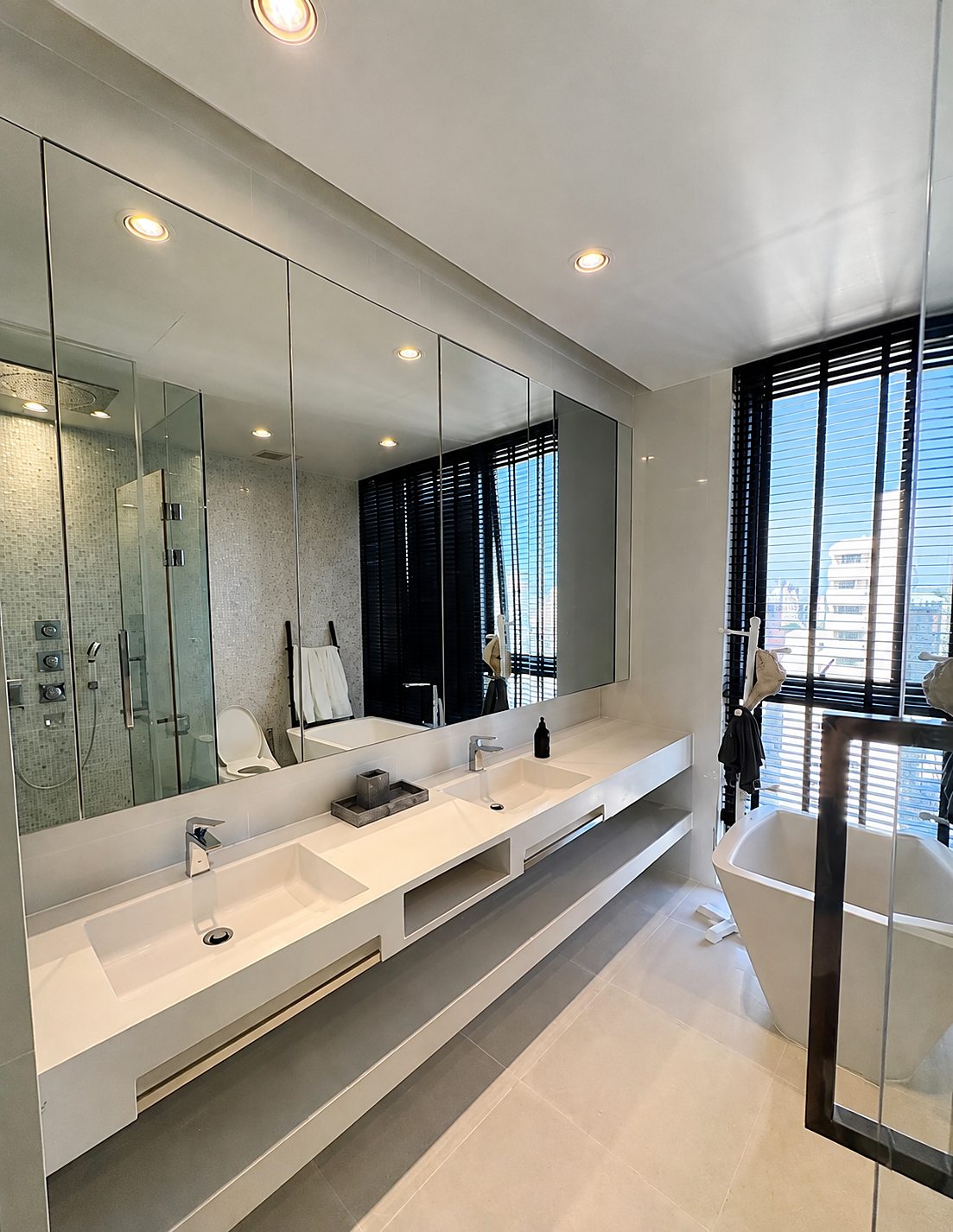 Vittorio 39: Bathroom vanity