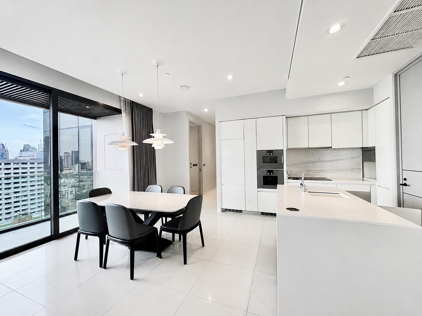 Vittorio 39: Kitchen and dining