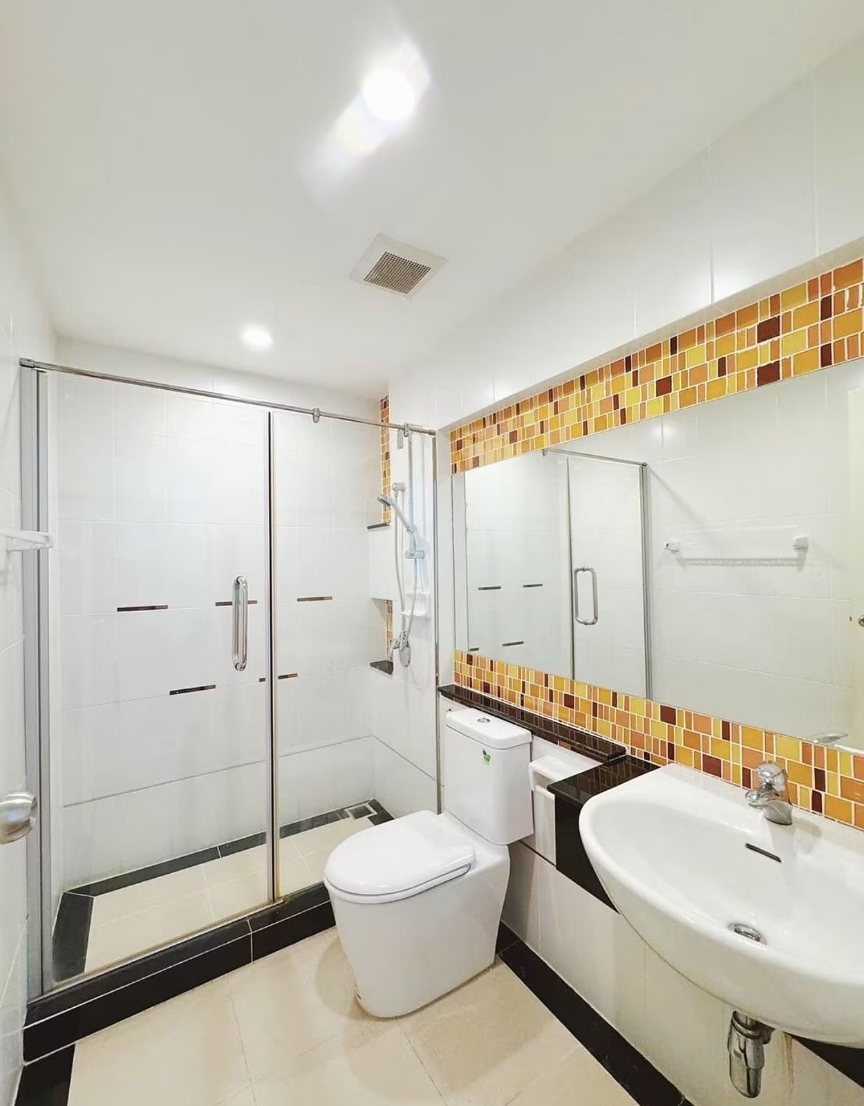 หมู่บ้านลีออง (English spelling unverified): Bathroom